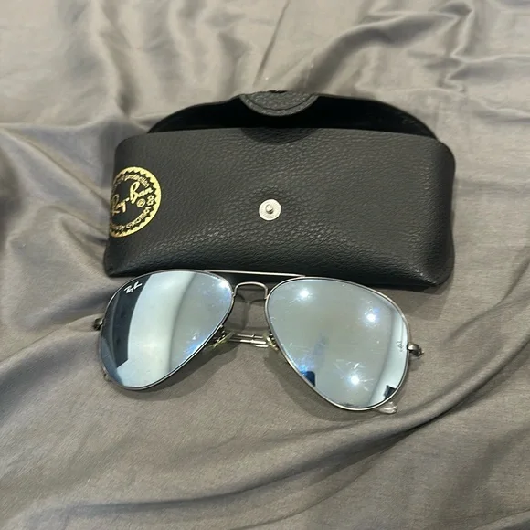 Rayban sunglasses hardly worn black lenses - Picture 1 of 2